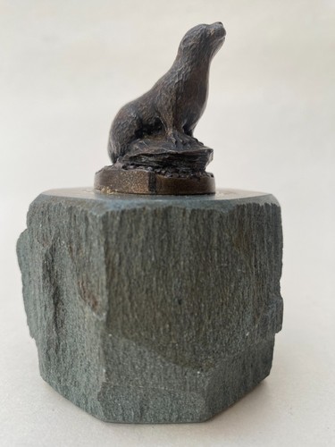 Bronze effect otter - bronze, on