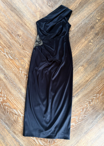 Untold one shoulder - one,