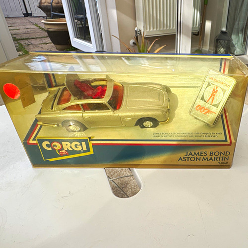 Corgi james bond aston - aston, martin