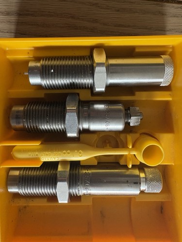 Reloading lee press - press, equipment