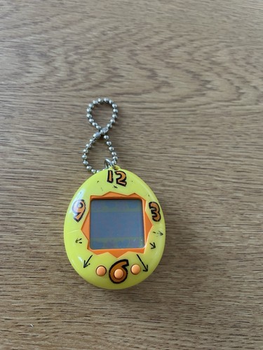 Tamagotchi bandai 1997 yellow - bandai,