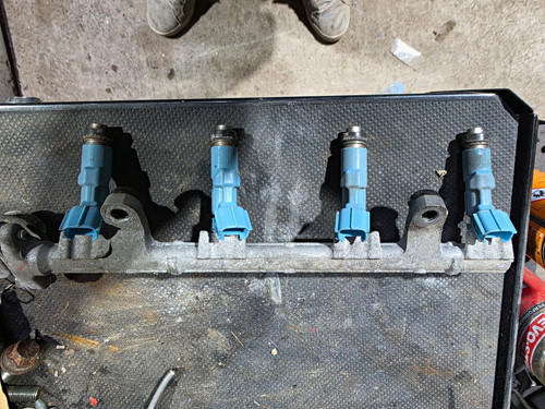 Toyota yaris 2004 fuel rail - toyota,