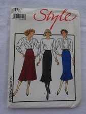STYLE 1121  LADIES  SKIRTS  SEWING PATTERN   ONE  SIZE   12