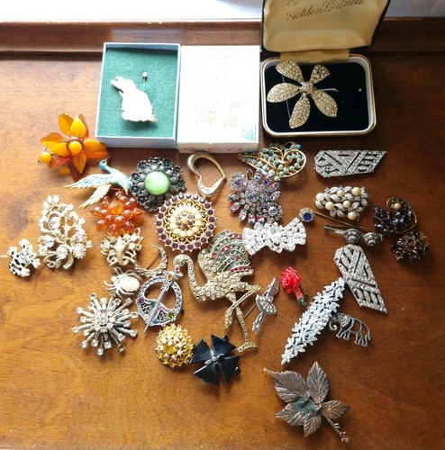 Job lot broken brooch vintage - job,