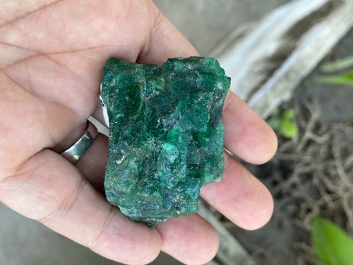 Rare 372ct natural emerald - 372ct,