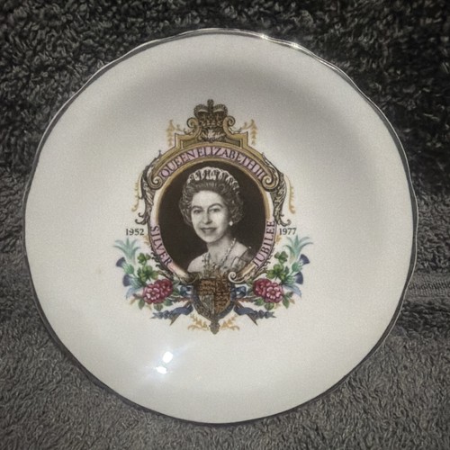Queen elizabeth silver jubilee - elizabeth,