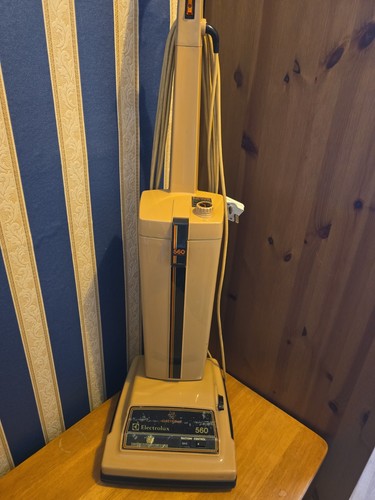 Electrolux 560 upright vintage - electrolux,