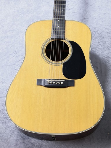 Martin acoustic guitar - d-28,