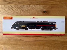 Hornby R3893 Class 91 locomotive 91117 "Cancer Research UK"