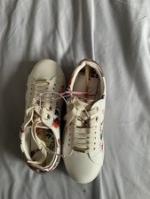 TED BAKER  SIZE 1 GIRLS WHITE LEATHER TRAINERS SHOES WITH FLOWERS 