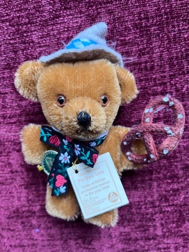 Hermann teddy bear pin badge - hermann,