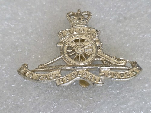 Royal artillery cap badge - artillery,