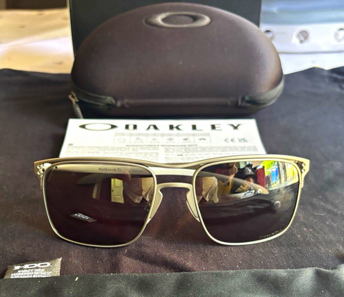 Titanium oakley holbrook - titanium,