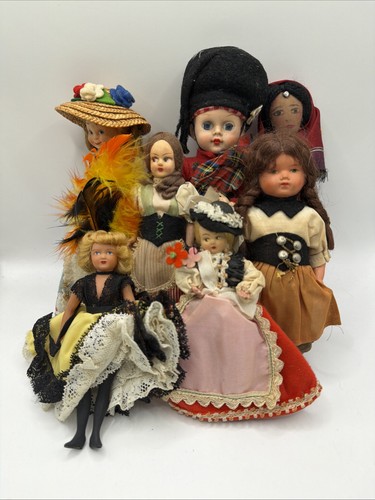 Vintage costume dolls - 7x,