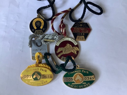 Horse racing members enamel - members,