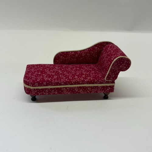 Scale dolls house - dolls,