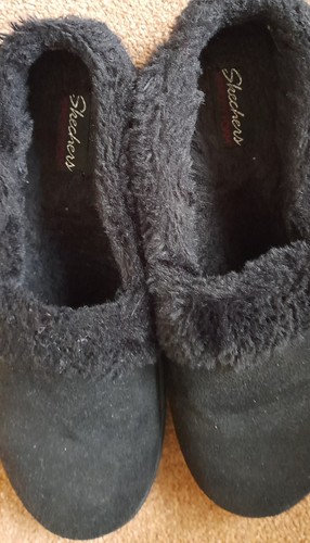 Sketchers slippers size 5 - **,