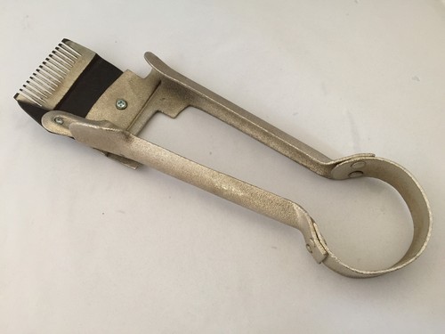 Sheep shears hand held thumb - sheep,