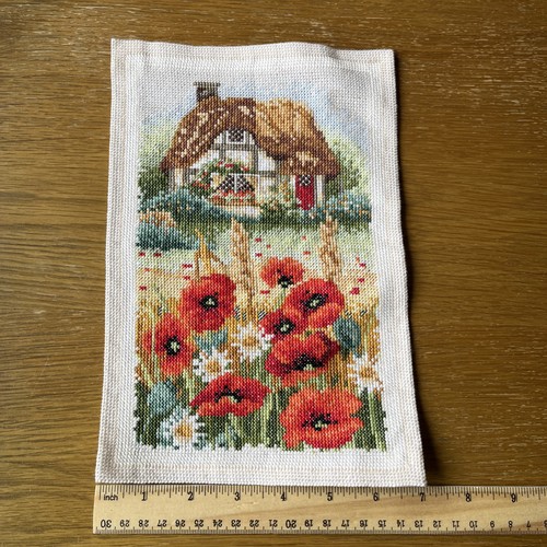 Poppy country cottage - country,