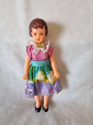Vintage 4in doll - ,, /