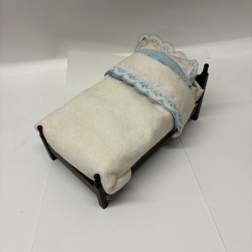 12th scale dolls - scale, house