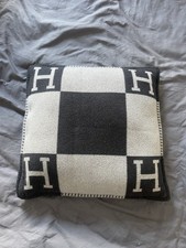 Hermes Avalon Pillow small Model Pillow (90% Merinos wool, 10% cashmere)