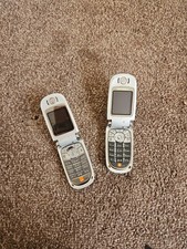 2x RETRO MOTOROLA FLIP PHONES