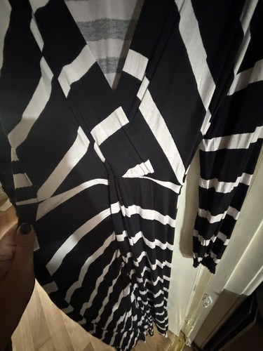 Next preen black white - next,