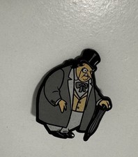 Vintage 1992 Batman Pin plastic badge penquin 