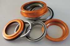 Hope Semi Integrated Headset ZS44 /28.6 upper ZS56 /40 lower Tapered 1 1/8" 1.5"