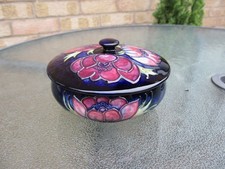 MOORCROFT   POTTERY. ANEMONE  DESIGN   ROUND BOX & COVER