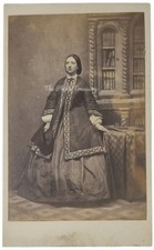 CDV LADY IN WONDERFUL DRESS