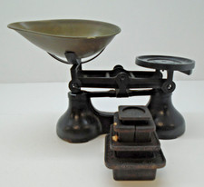 Vintage Cast Iron Victor Kitchen Scales With Weights Grams Kg