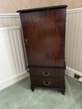 MAHOGANY HI-FI CABINET /