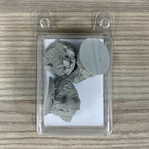 Scibor resin miniature - miniature, bases