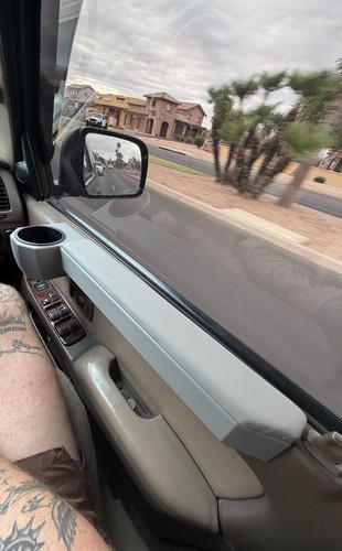 Only door armrest - rh, cup