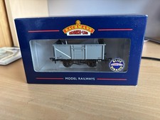 bachmann oo gauge 37-225C, 16