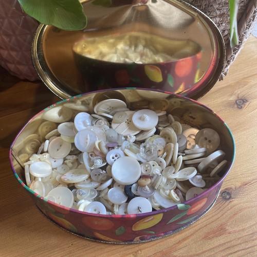 Vintage tin buttons - tin, of
