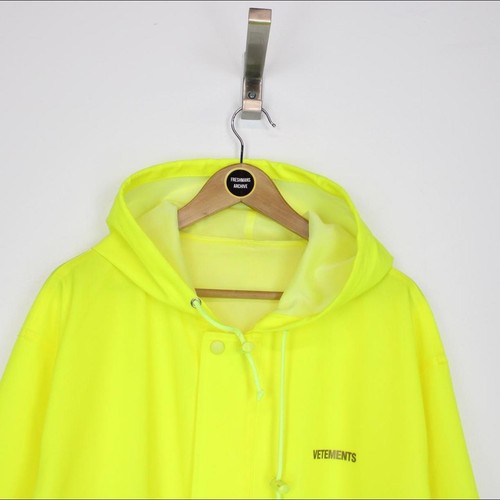 Vetements iconic logo neon - logo,