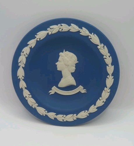 Wedgewood jasperware queens - wedgewood,