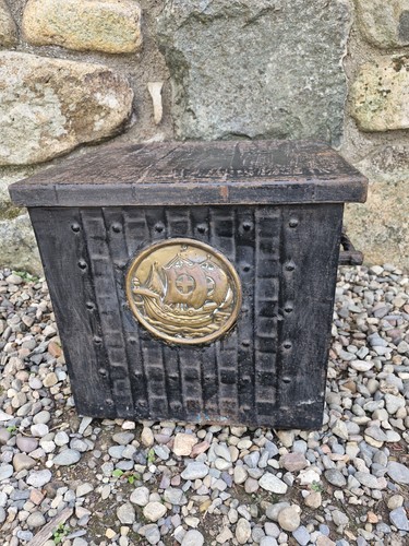 Vintage log kindling box - box,