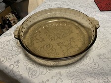 VINTAGE PYREX SMOKED GLASS PIE DISH . FLUTED TOP EDGE. 9”