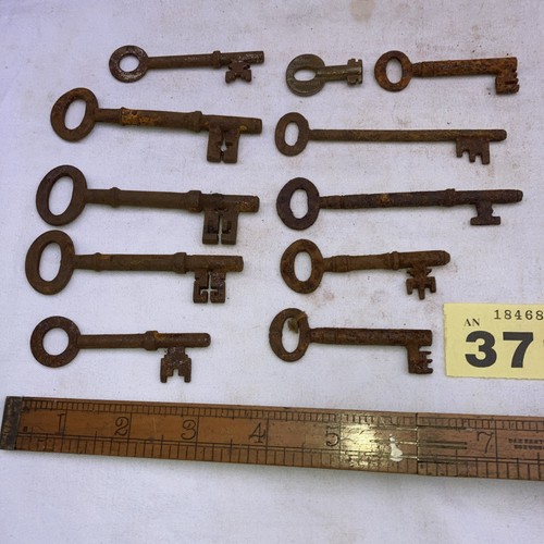 Old keys antique vintage job - antique/vintage,