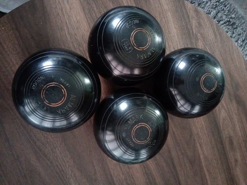 Almark lawn bowls - 5, flat
