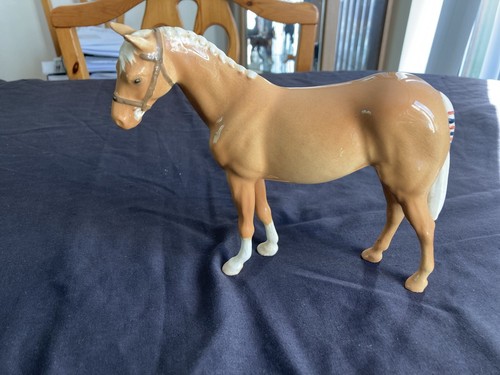 Beswick palomino horse - palomino, figure