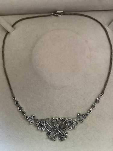 Beautiful vintage silver tone - beautiful,