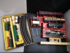 M560-TRI-ANG MIXED JOBLOT OF RAILWAY MODELS AND ACCESSORIES