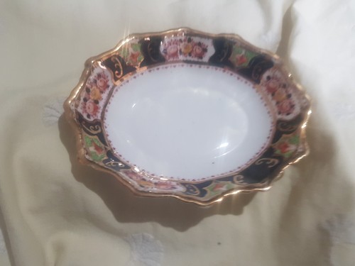Mint cond royal albert crown - mint,