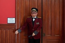 Statue depicting 1930s