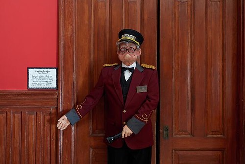 Statue depicting 1930s